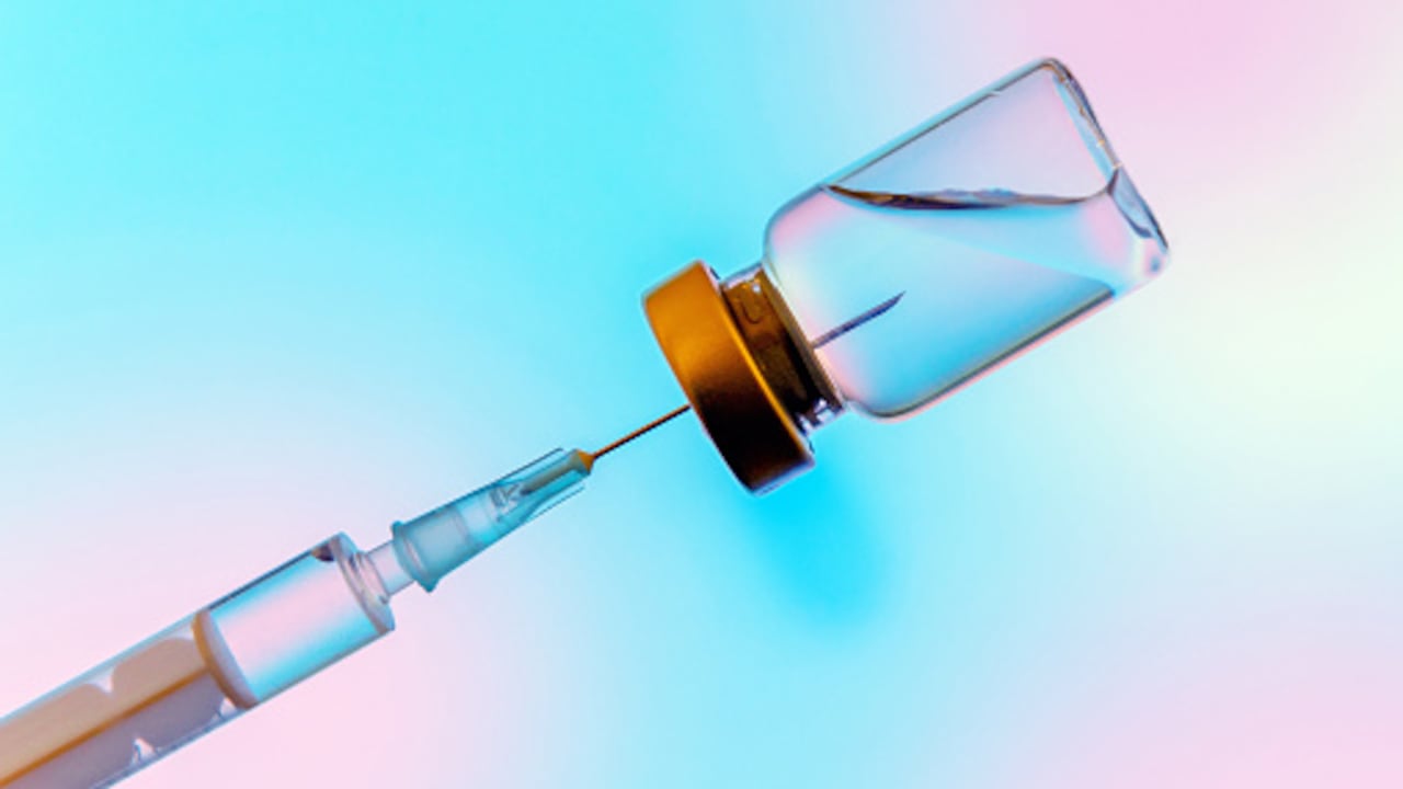 Pese a que se ha logrado cierto control sobre la propagación del virus, el número de casos, hospitalizaciones y fallecimientos sigue siendo significativo.