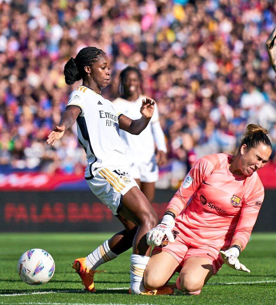 Momento del golpe de Linda Caicedo.