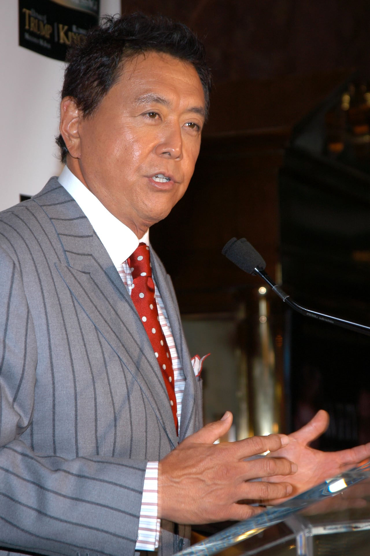 El popular conferencista admitió tener una deuda cercana a los 1.200 millones de dólares, a través de un podcast y de la red social Instagram.