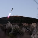 "Un misil lanzado por organizaciones terroristas contra una reunión religiosa en la ciudad de Al Suqaylabiyah, cerca de Hama, dejó 2 muertos y 12 heridos", anunció la agencia oficial Sanaa.