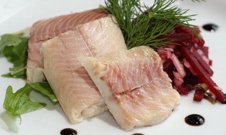 El papel aluminio puede ayudar a proteger el pescado. 