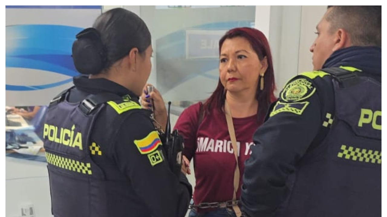 María del Pilar Aguilar, periodista que protestó en una EPS en Cali.