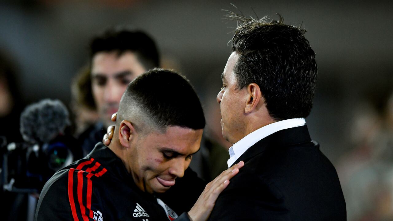 Juan Fernando Quintero junto al técnico, Marcelo Gallardo