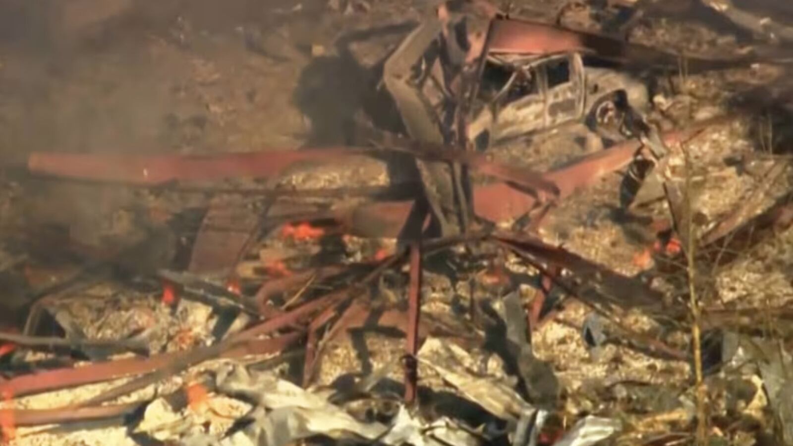 Explosión en planta de Tennessee deja varios muertos y desaparecidos entre los escombros