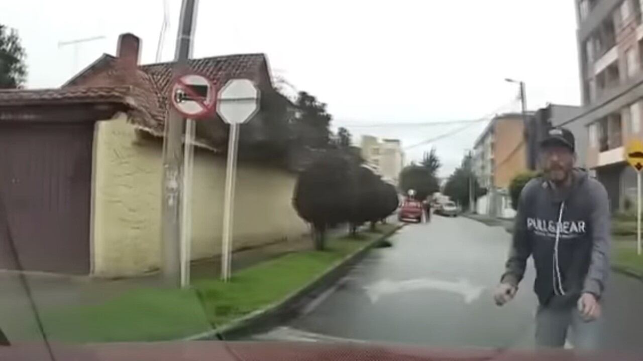 Nuevo caso de intolerancia en Bogotá: mujer fue agredida tras leve choque en plena hora pico.