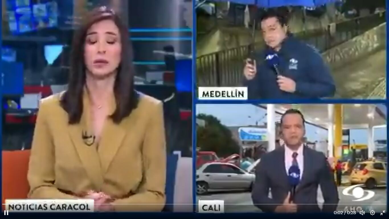 El corresponsal de Noticias Caracol estaba transmitiendo y le tocó esquivar las piedras que le lanzaron
