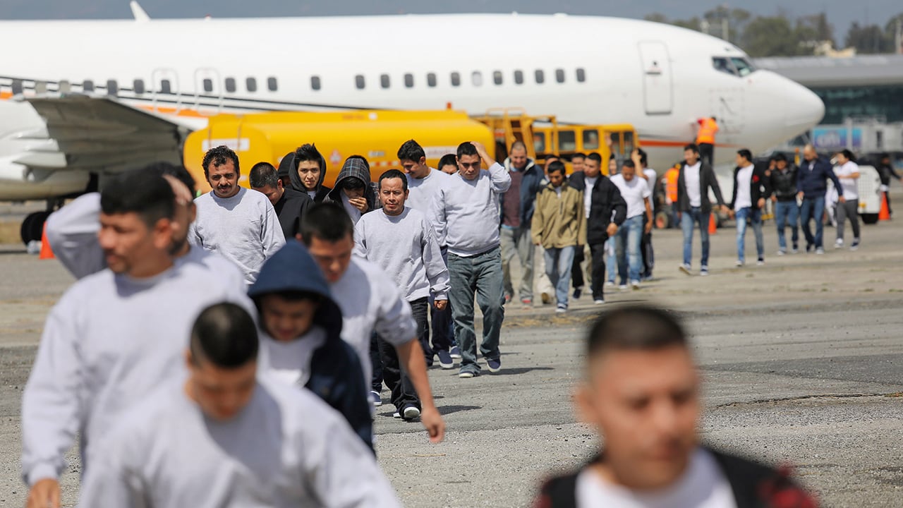 Miles de inmigrantes han sido deportados hacia el África.