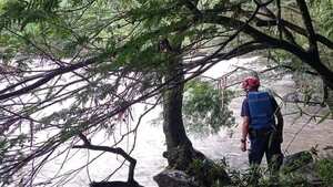 La joven al parecer se habría lanzado al río Suárez.