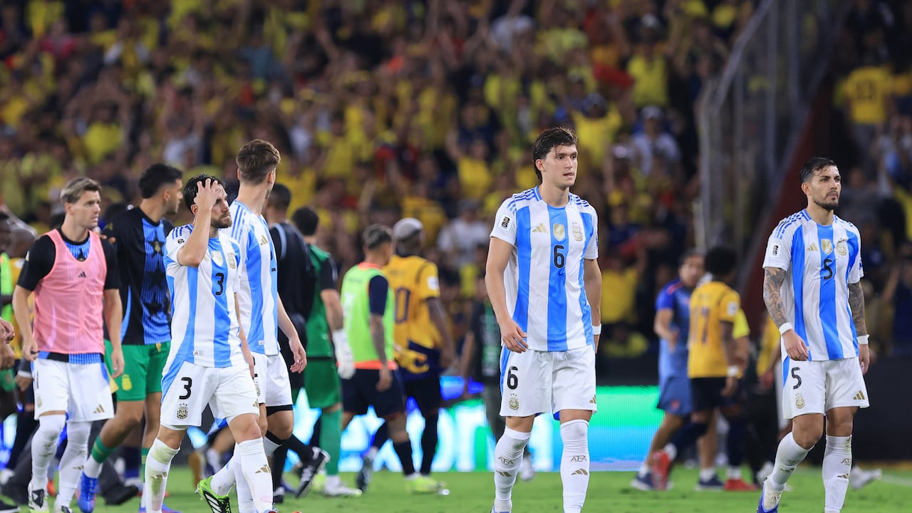 Jugadores de la Selección Argentina durante un partido contra Ecuador.