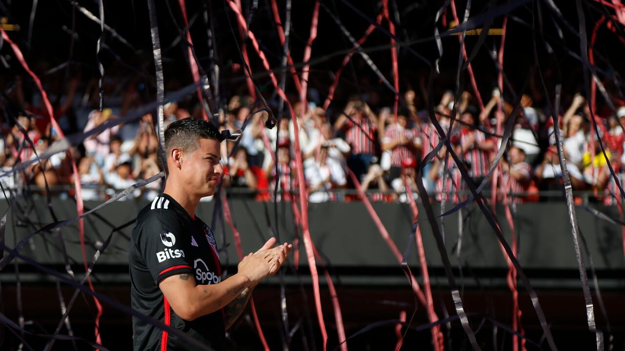 SAO PAULO, BRAZIL - AUGUST 06: Newly signed player James Rodriguez is introduced to the fans before a match between Sao Paulo and Atletico Mineiro as part of Brasileirao Series A 2023 at Morumbi Stadium on August 06, 2023 in Sao Paulo, Brazil. (Photo by Miguel Schincariol/Getty Images)