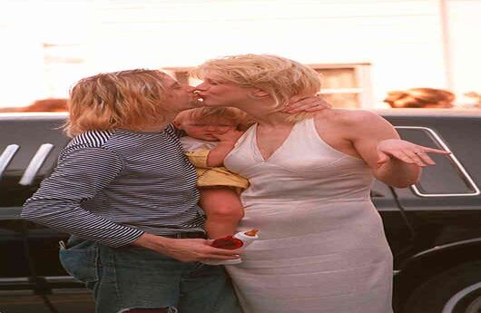 Courtney Love nunca ha caído bien entre los fans de Nirvana, sin embargo, el documental Kurt Cobain: Montage of Neck dirigido por Brett Morgen muestra el amor que Cobain le tenía a pesar de las críticas que recibía. Dave Grohl no quiso aparecer el en largometraje y dijo que este estaba muy alejado de la realidad. (Photo By Paul Harris/Getty Images)