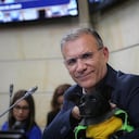 El presidente del Congreso, Roy Barreras, presentó al perro que adoptó durante la pandemia.