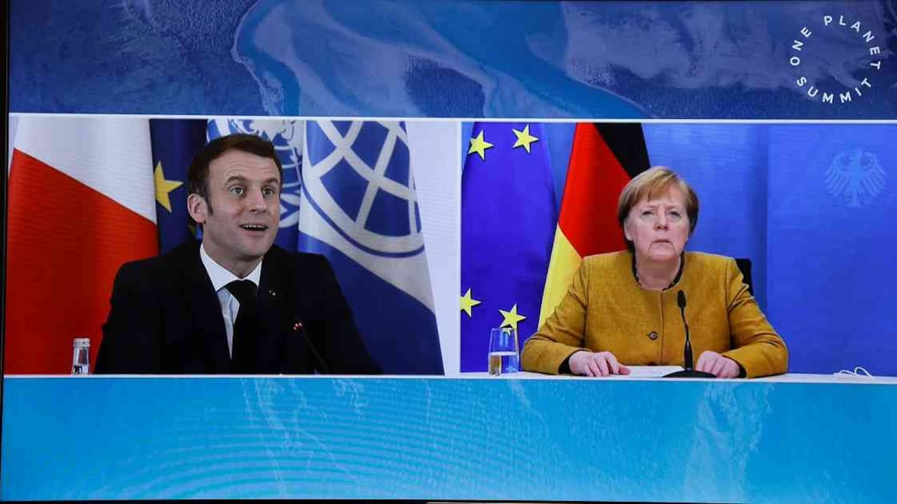 El presidente de Francia, Emmanuel Macrón y la canciller de Alemania, Ángela Merkel en la cumbre One Planet Summit. Foto: Ludovic Marin/AFP