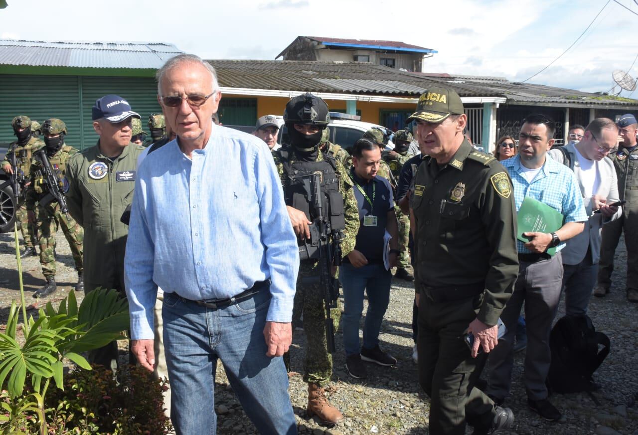 El ministro de Defensa, Iván Velásquez, visita Buenaventura en medio de la difícil situación de orden público que vive la ciudad. Foto: Aymer Andrés Álvarez fotorreportero El país
