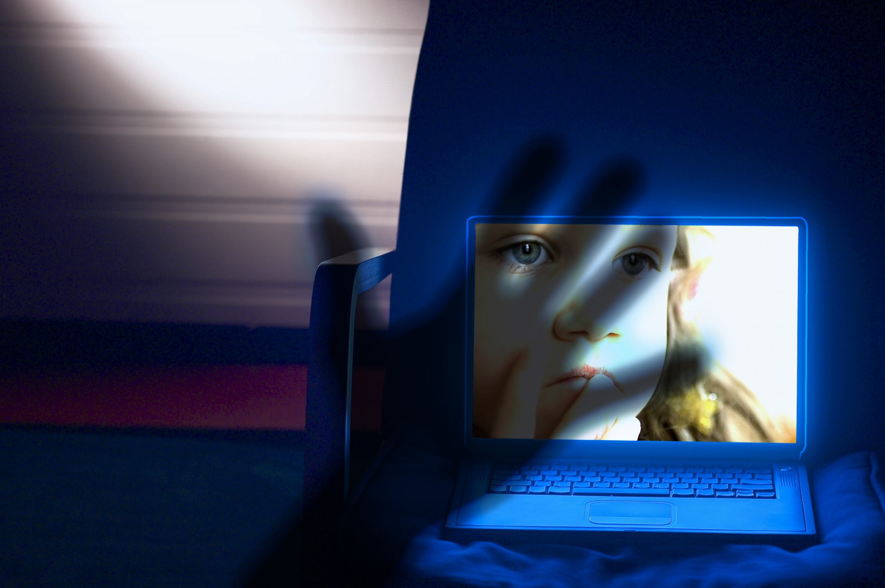  “La mayoría de nuestros seguidores son muy cariñosos y respetuosos,” dice Erik, “pero también sabemos cuándo es el momento de poner límites y proteger a nuestra familia”.