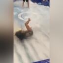 La menor de 10 años quedó atrapada y tuvieron que cortarle el pelo para liberarla de la atracción.