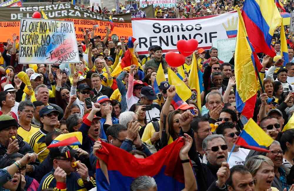 La manifestación, convocada por sectores del cristianismo y de partidos conservadores, se realizó con total normalidad. Foto: Guillermo Torres Reina / SEMANA