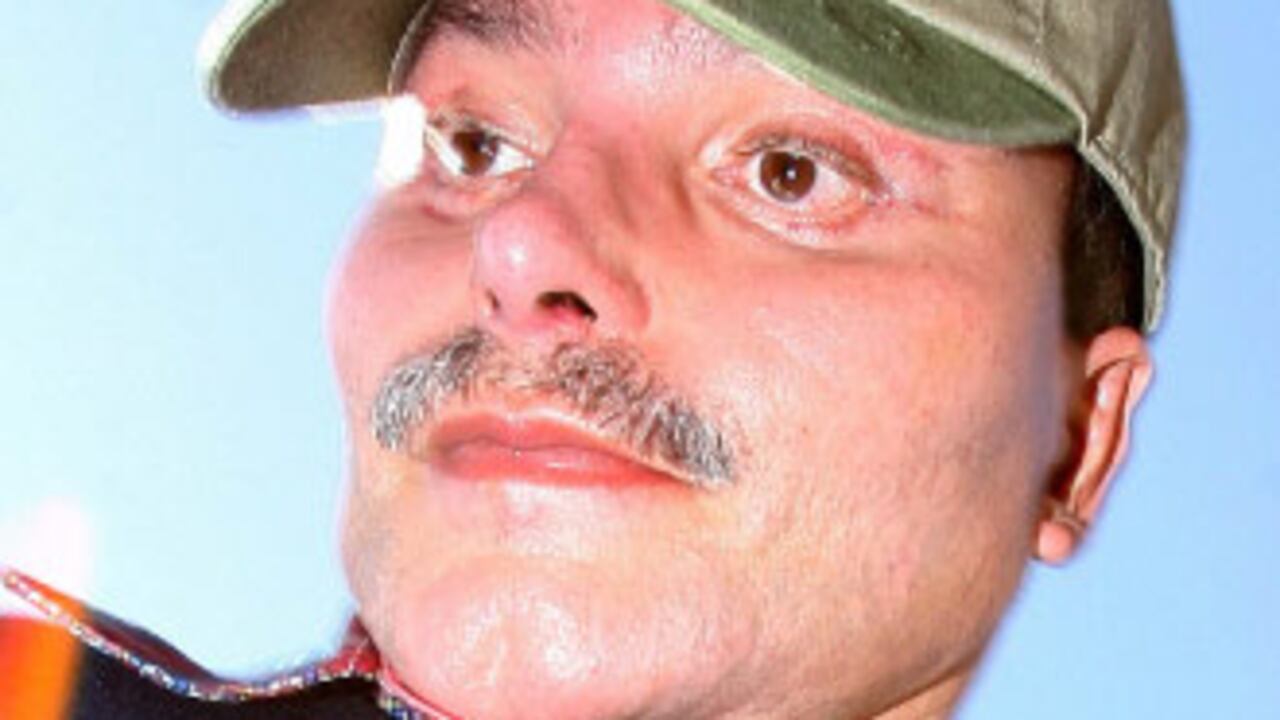 ‘Chupeta’ se cambió dos veces la nariz, se ensanchó la quijada, se operó el mentón, los párpados, se estiró la frente y se arregló los pómulos. Sólo le faltó cambiarse la voz y las huellas dactilares