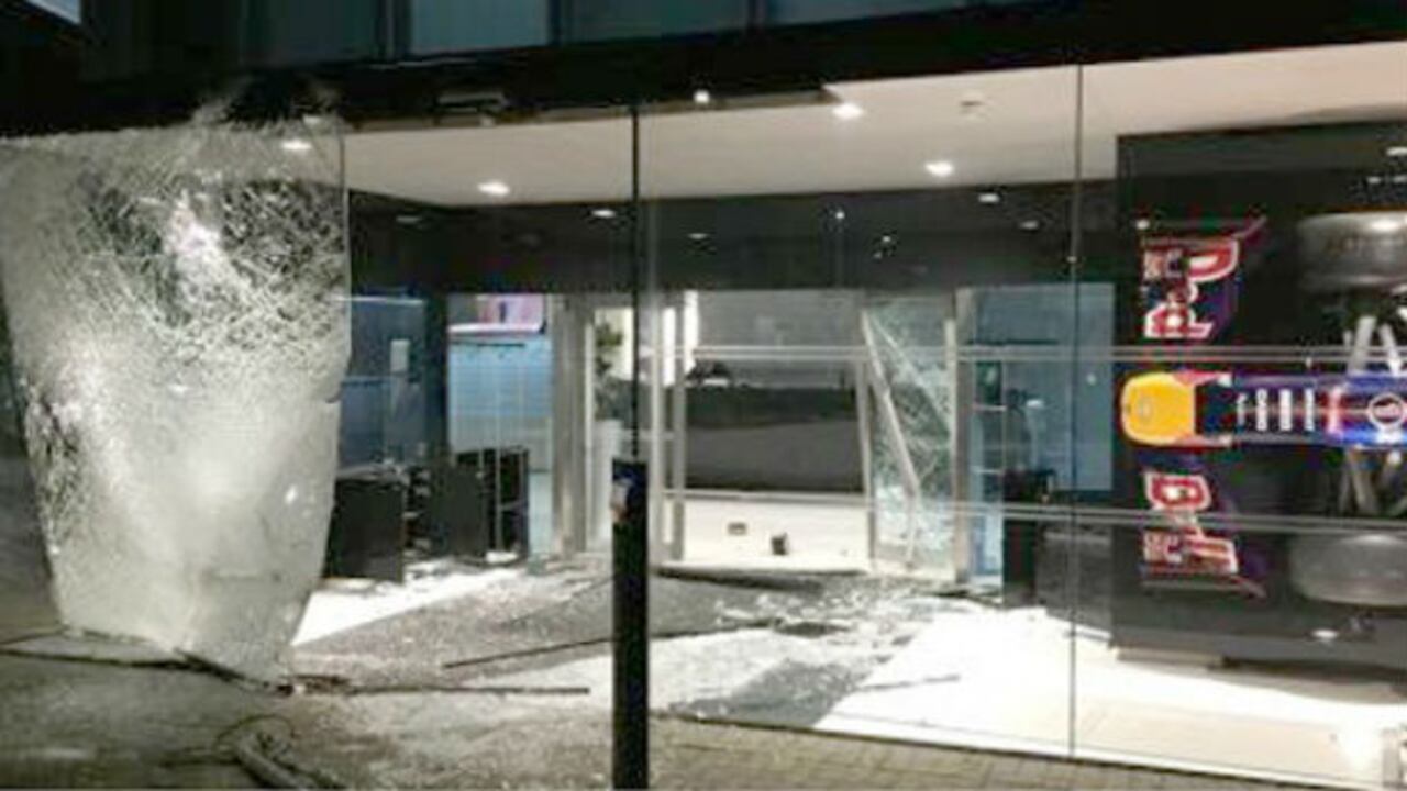 Así quedó la sede de Red Bull tras el robo.