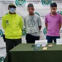 Tres hombres capturados como presuntos miembros de la banda Los Phone, dedicados al hurto.