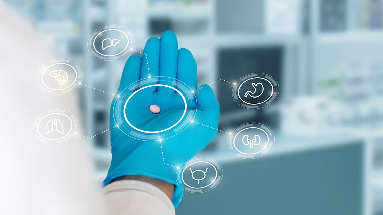 De acuerdo con Afidro, en promedio se requieren alrededor de 800 millones de dólares para el desarrollo de un nuevo medicamento.