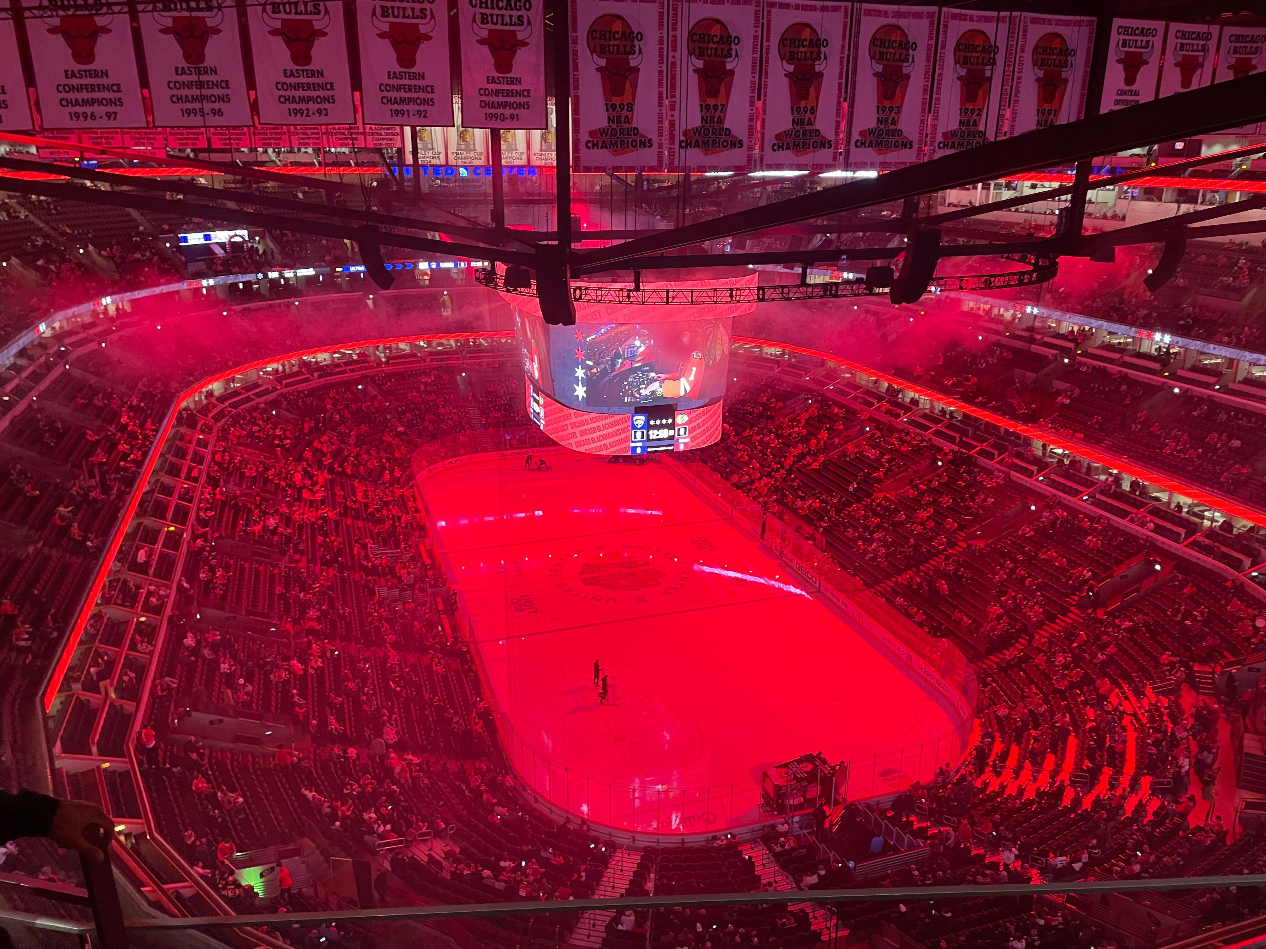 El United Center es donde juegan los Bulls y los Blackhawks de Chicago.