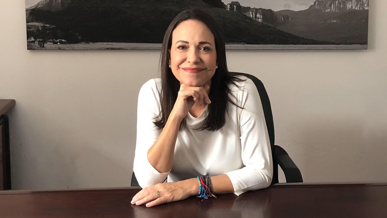 María Corina Machado, acusa a Maduro de "secuestrar" a miembro de su partido.