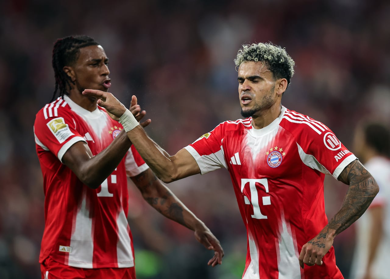 Luis Díaz junto a Michael Olise en Bayern Múnich.