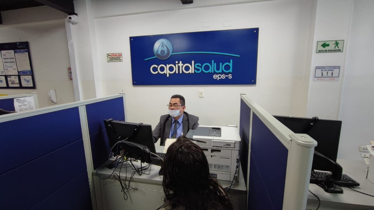 Autoridades de Bogotá celebran levantamiento de medida de recuperación a Capital Salud