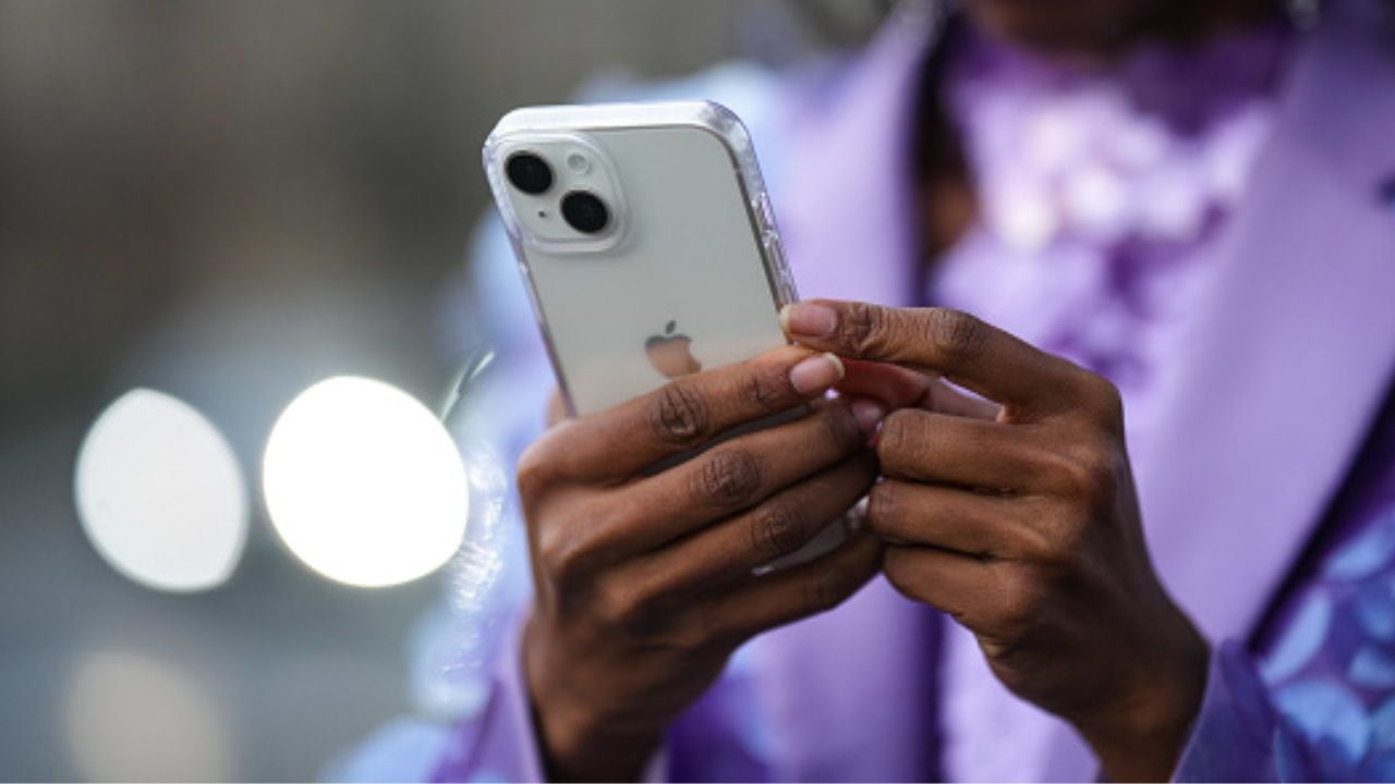 ¿Cómo apagar un iPhone sin tocar la pantalla?