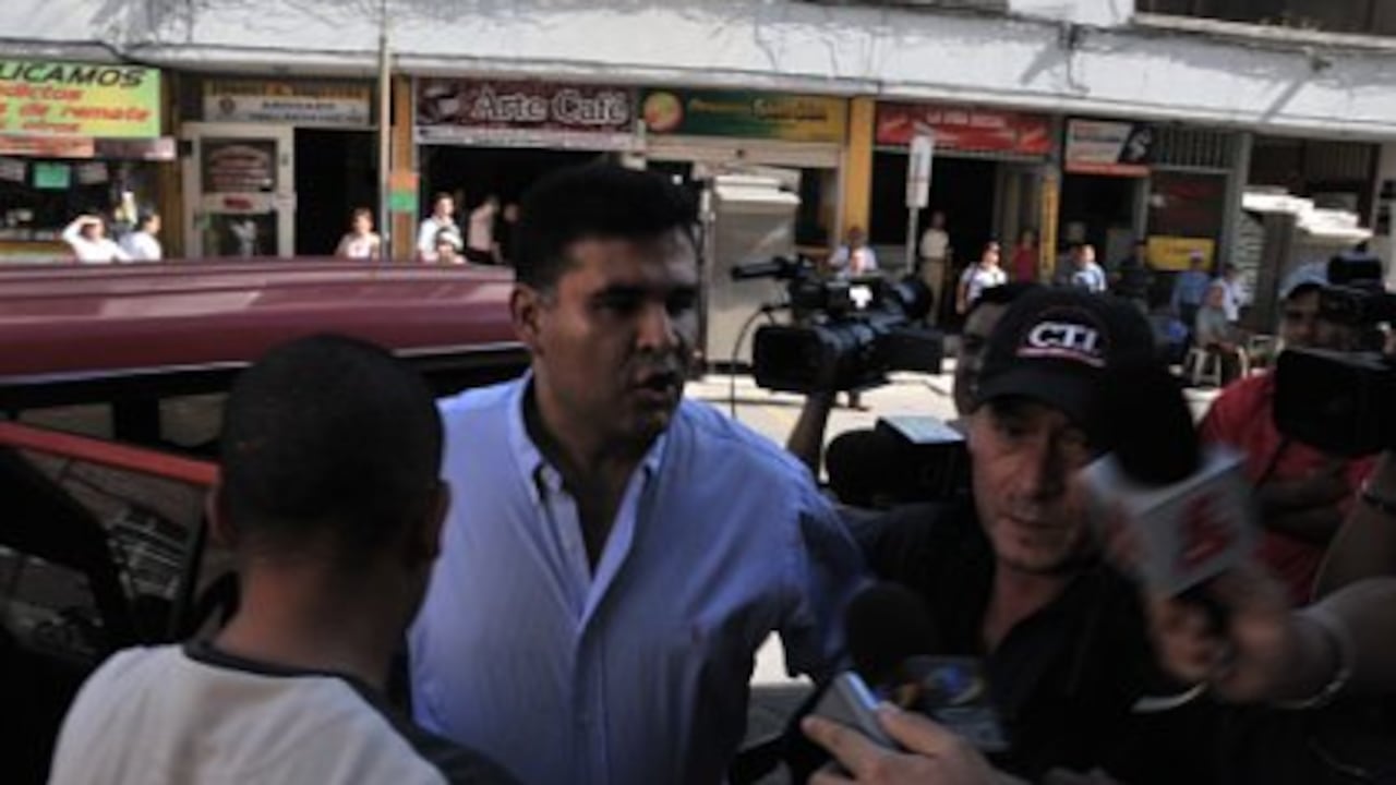 El coronel (r) José Joaquín Aldana, en el momento en que sentregó a la Fiscalía en Ibagué. (Foto: Juan Carlos Escobar)