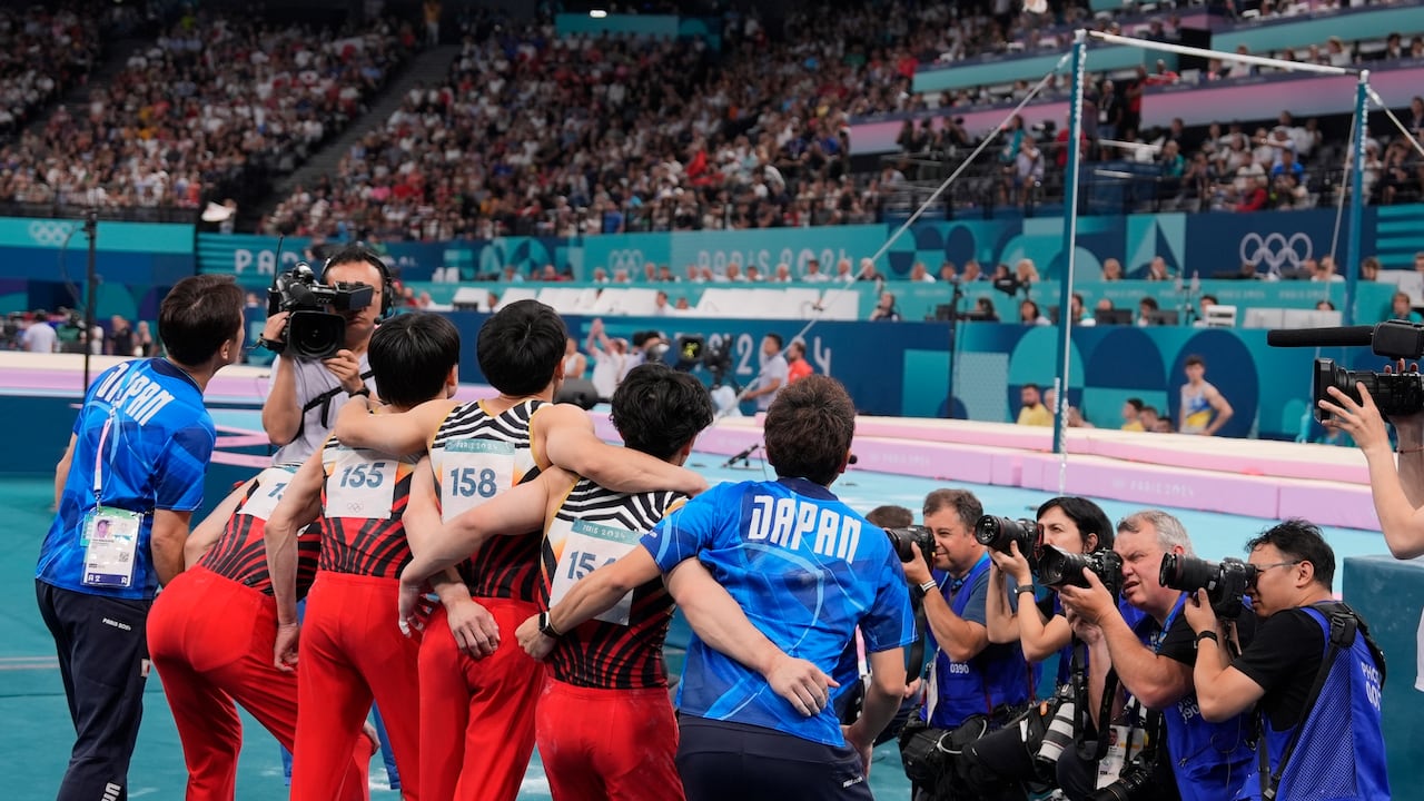 Team Japan watch together as Daiki Hashimoto, performs on the high bar in the final rotation during the men's artistic gymnastics team finals round at Bercy Arena at the 2024 Summer Olympics, Monday, July 29, 2024, in Paris, France. (AP Photo/Charlie Riedel)