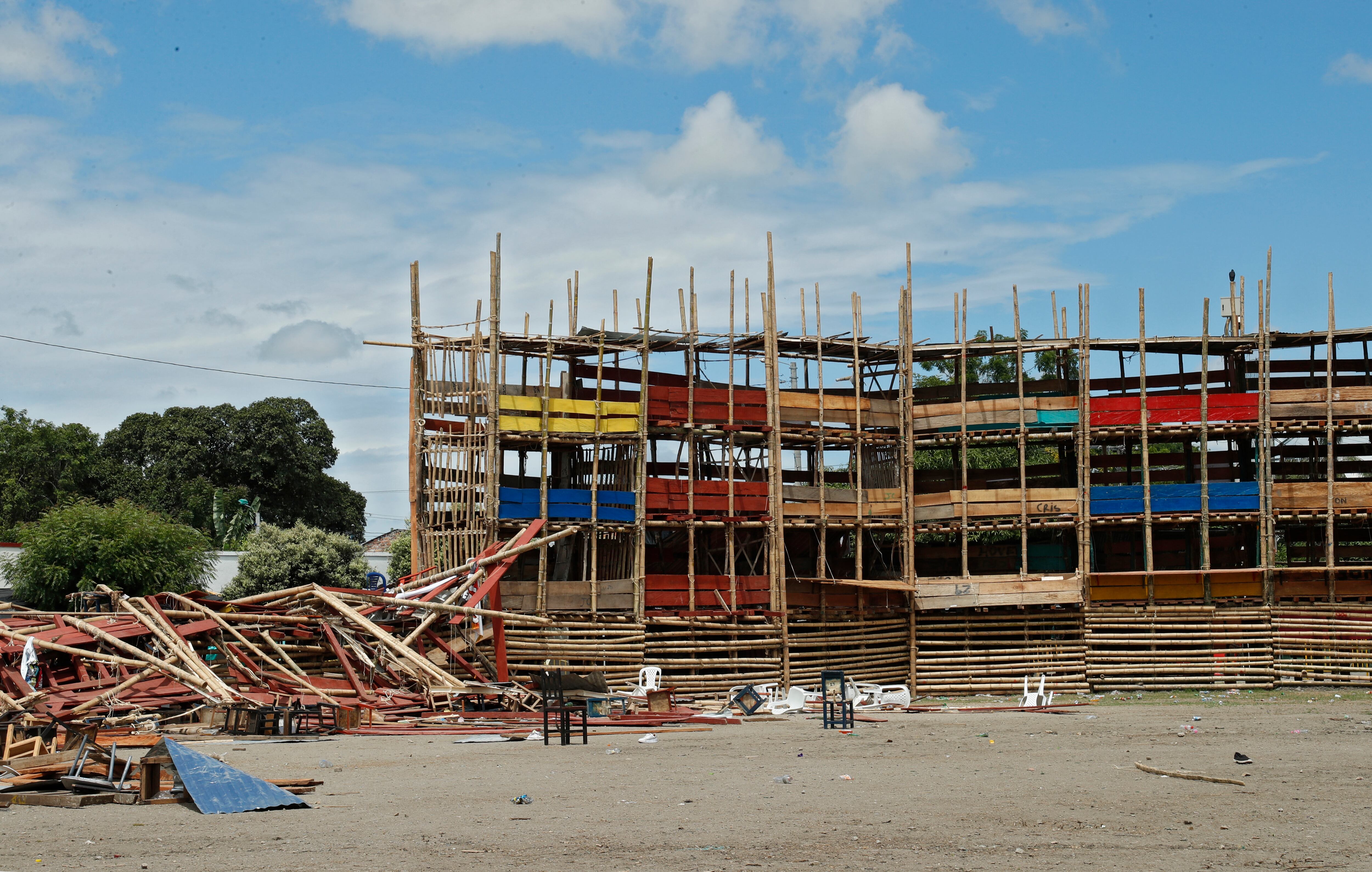 municipio de El Espinal, Tolima, luego del desplome de ocho palcos en la plaza de toros Gilberto Charry durante las corralejas de las fiestas de San Pedro
Junio 29 del 2022
Foto Guillermo Torres Reina / Semana