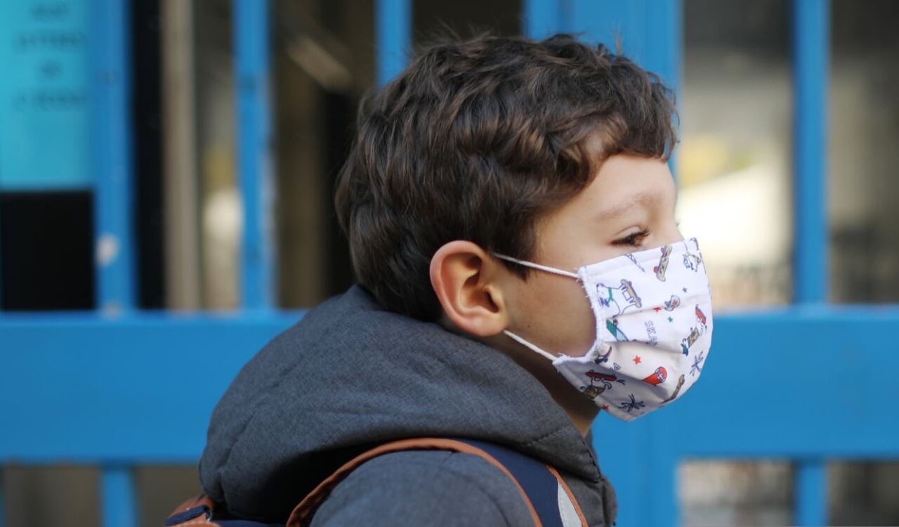La medida restrictiva del uso de tapabocas obligatorio en colegios y en espacios cerrados, dejó de serla a partir del 15 de mayo