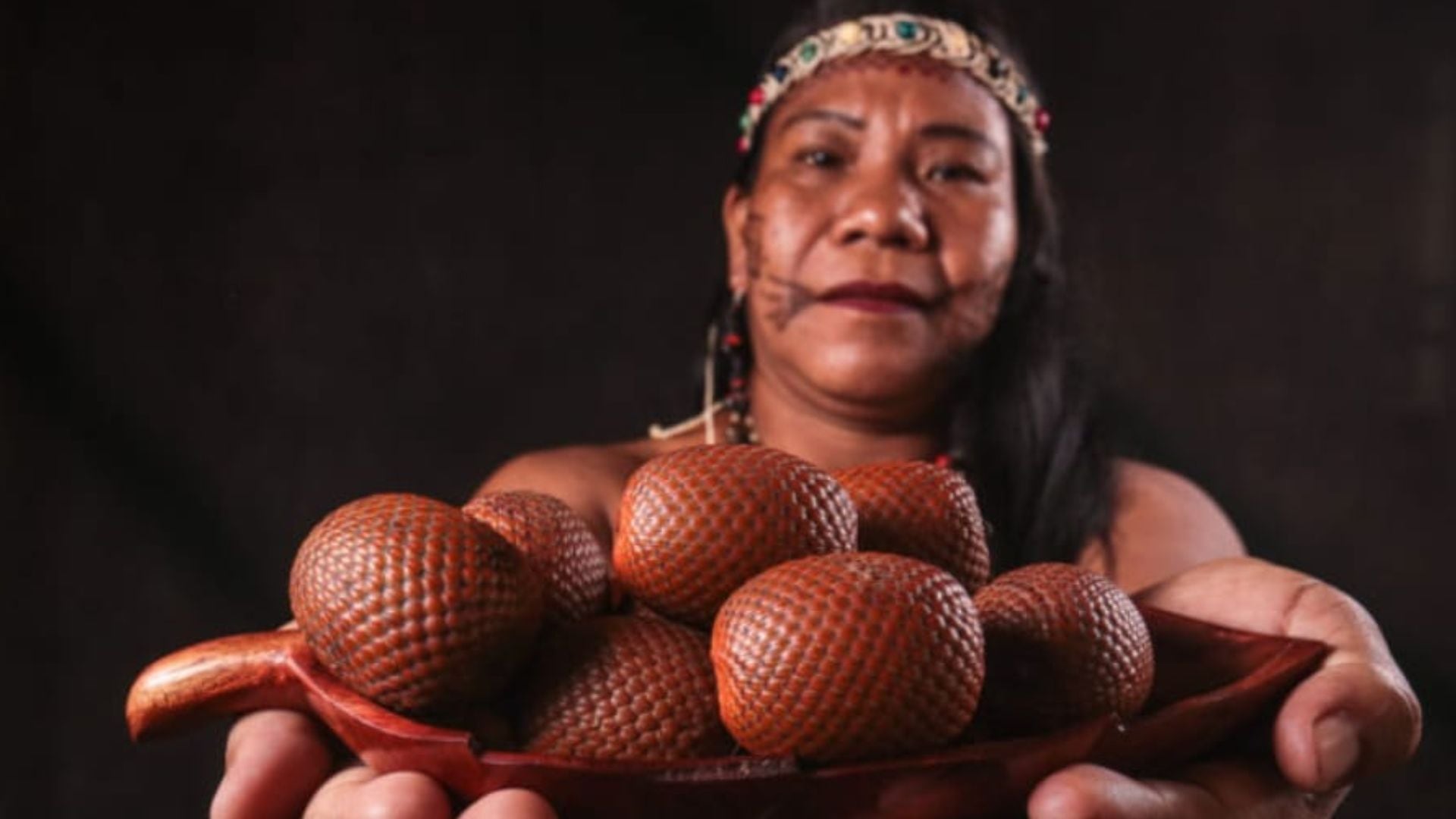 Conservación Internacional Colombia abrirá próximamente la convocatoria para la quinta generación del Programa de Mujeres Indígenas de la Amazonía, una nueva oportunidad para que más lideresas se integren a esta red de cuidado, sabiduría ancestral y acción colectiva por el territorio.