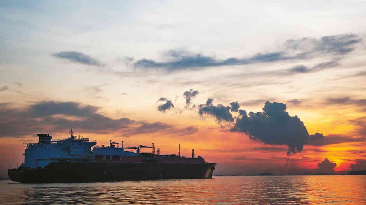 La operación de Trafigura recorre el océano hacia diferentes puertos en Europa.
