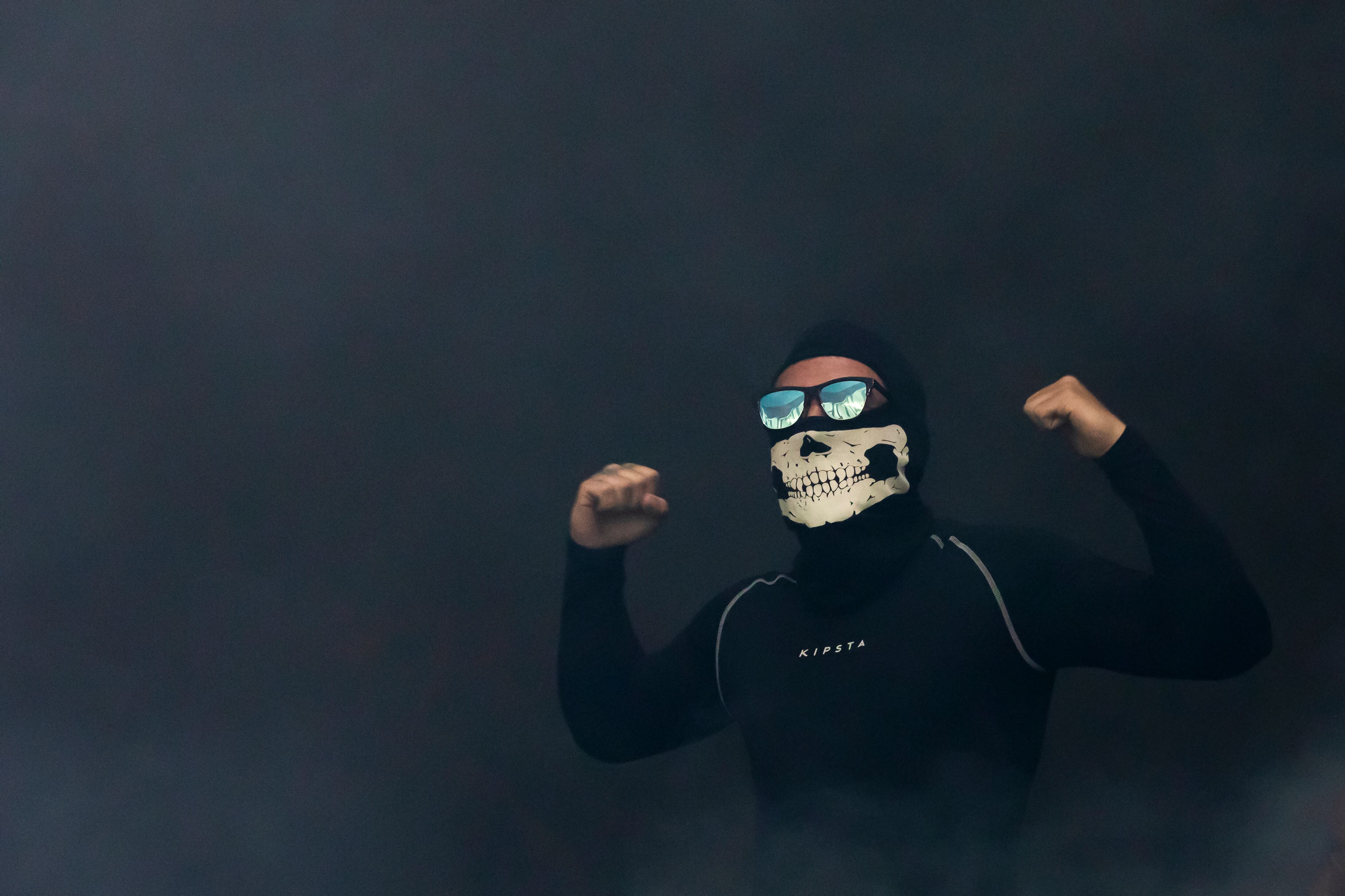 Los Ultras son grupos de aficionados organizados que apoyan a equipos deportivos.