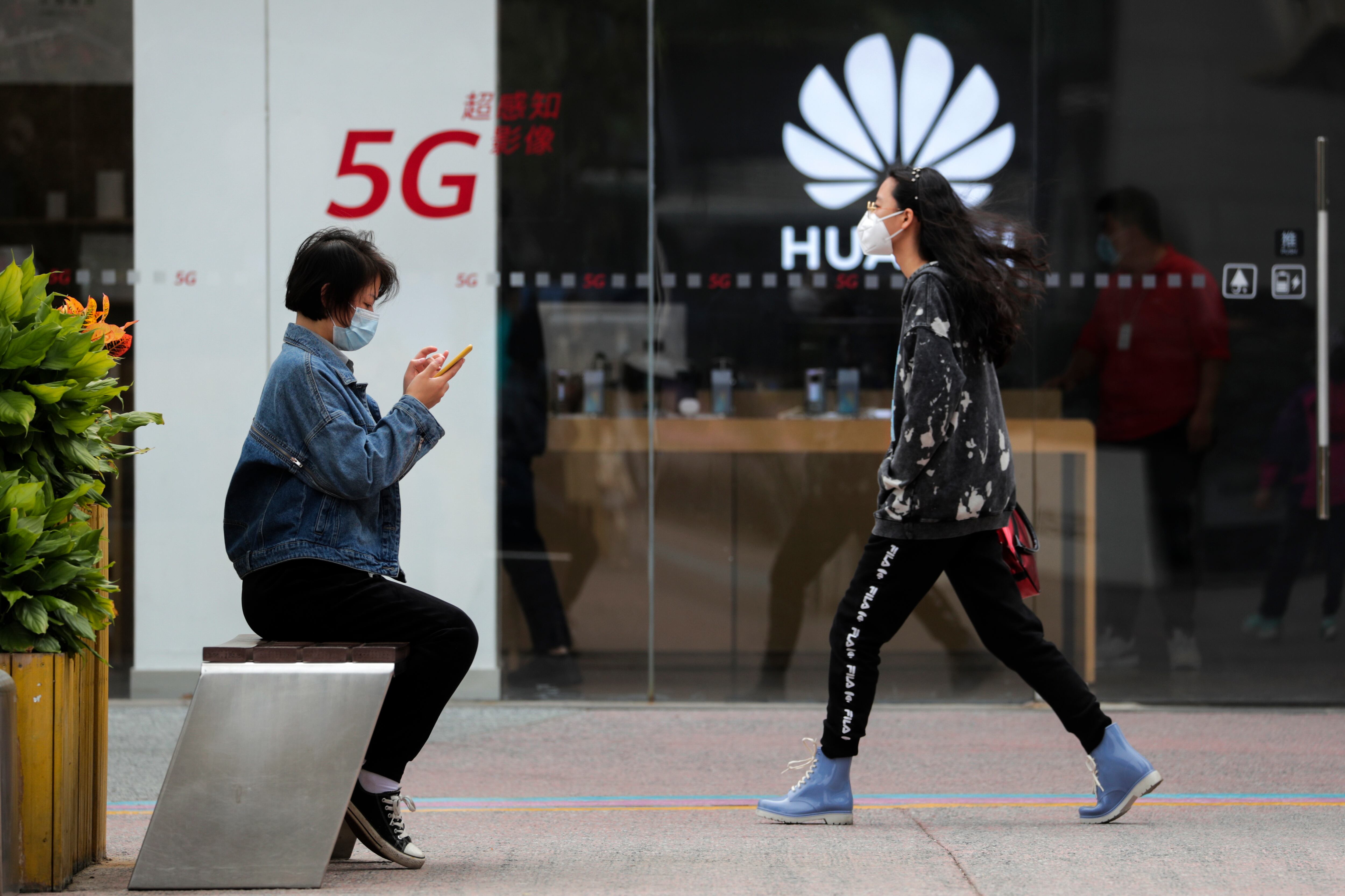Resultados financieros de Huawei en 2020. (AP Photo/Andy Wong, File)