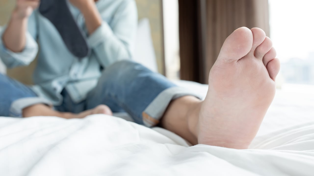 Bicarbonato de sodio: Así podrá utilizarlo para eliminar el mal olor de los pies