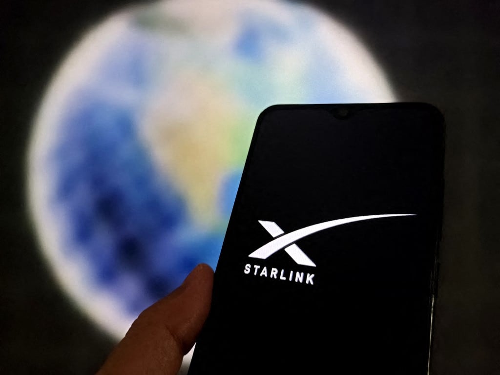 Cada vez más celulares incorporan funciones que les permiten conectarse al espacio para mantenerse en línea.