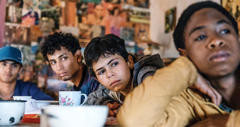 Estos chicos apuestas por buscar un lugar en el mundo donde nadie los moleste, donde no molesten a nadie, y eso resulta tan inocente como valeroso en un marco como Colombia.  Foto: Juan Cristóbal Cobo.