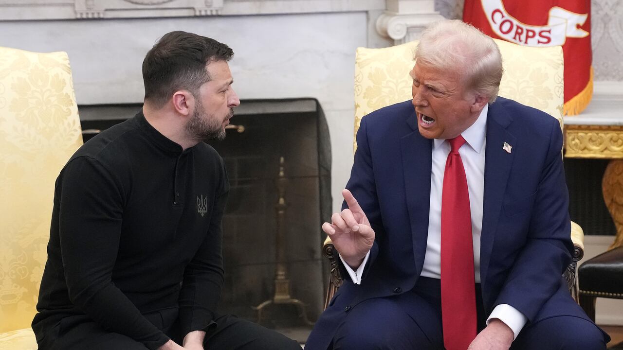 El presidente estadounidense Donald Trump y el presidente ucraniano Volodímir Zelenski se reunieron en la Oficina Oval de la Casa Blanca el 28 de febrero de 2025 en Washington, D. C.