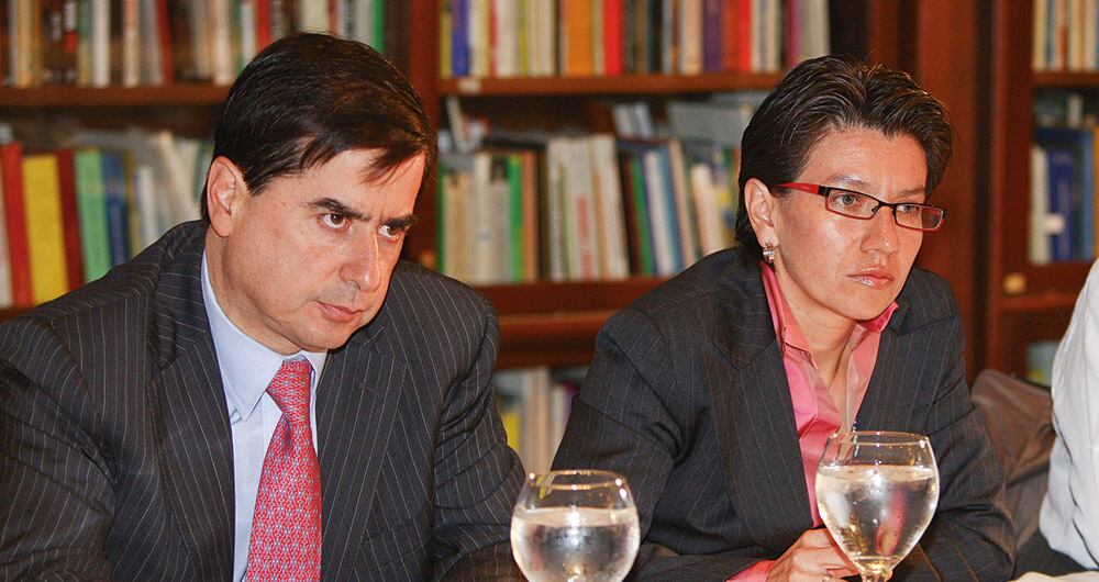   Cristo acompañó a Claudia López en su candidatura a la Alcaldía de Bogotá. La constituyente no cuenta con el respaldo de las altas cortes.