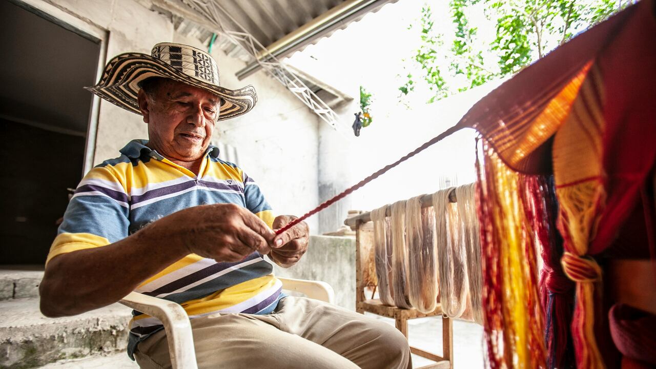 El trabajo artesanal sigue siendo fuente de sustento en distintas regiones del país.