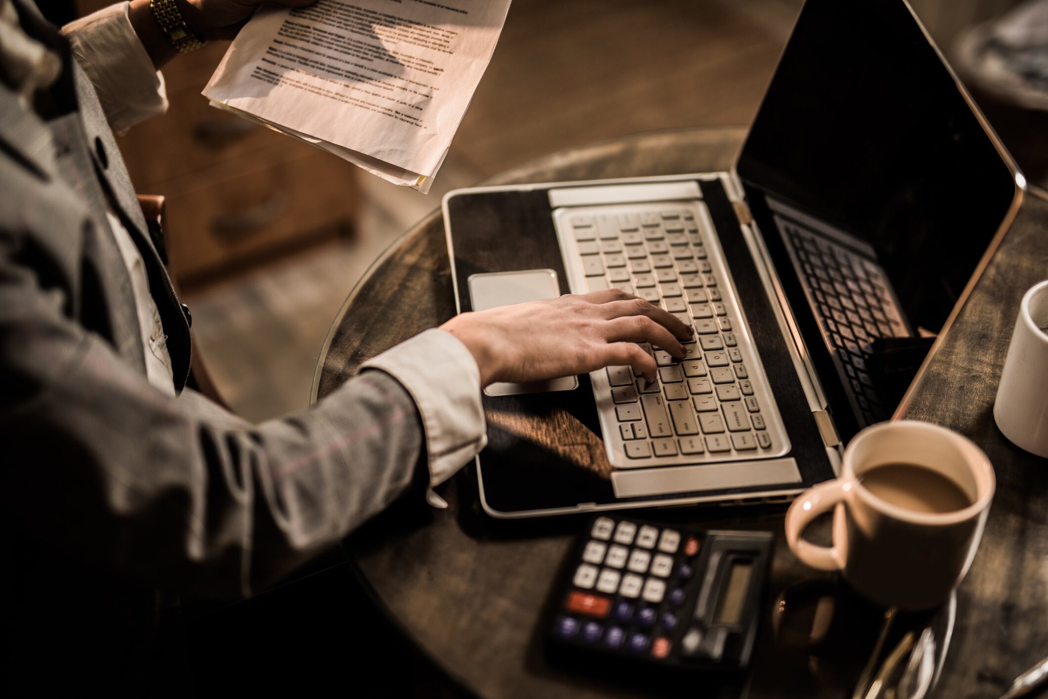 Young woman mutlitasking.