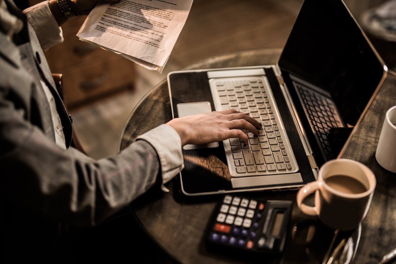 Young woman mutlitasking.