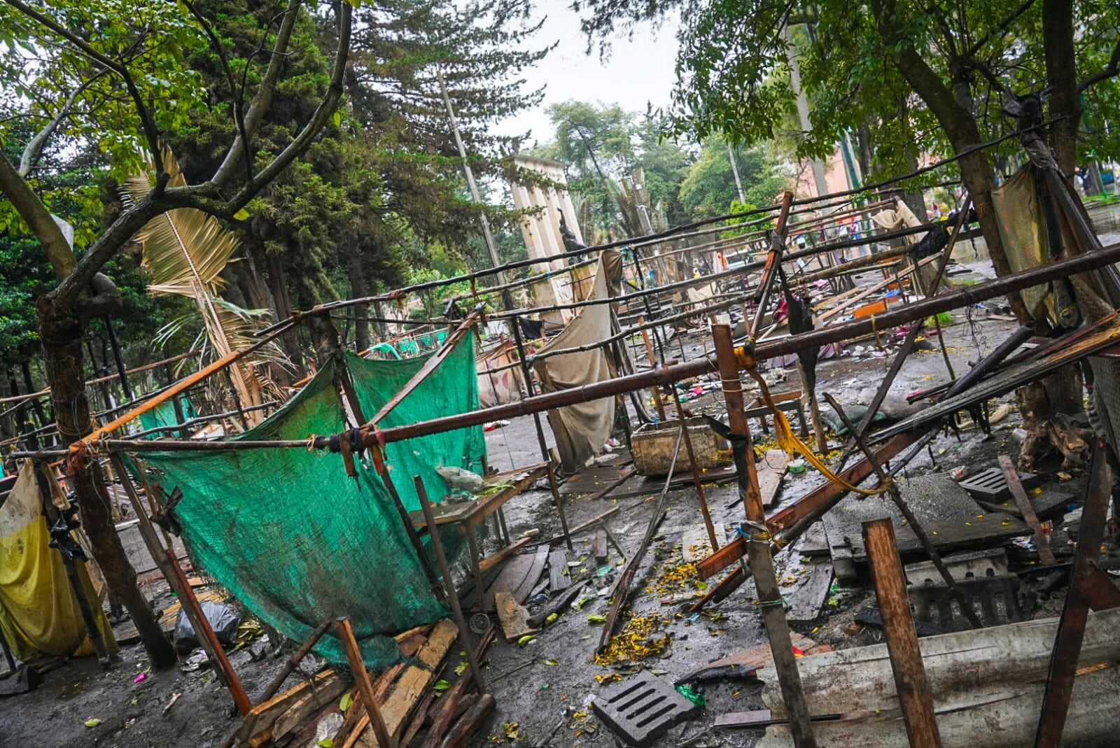 Varios cambuches que permanecían en pie han sido derrumbados en el Parque Nacional.