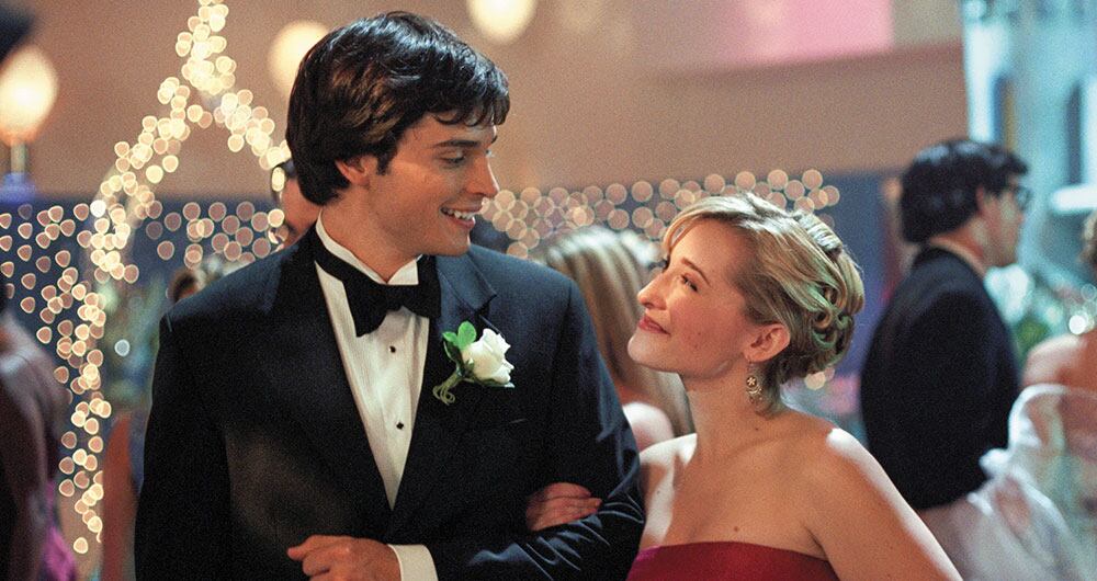 Tom Welling y Allison Mack en Smallville en 2001. Ella se declaró culpable por delitos de crimen organizado para reducir su sentencia, pero cree en la inocencia de Raniere y no muestra
remordimiento por sus faltas.