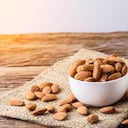 Beneficios de incluir la leche de almendras en la dieta.