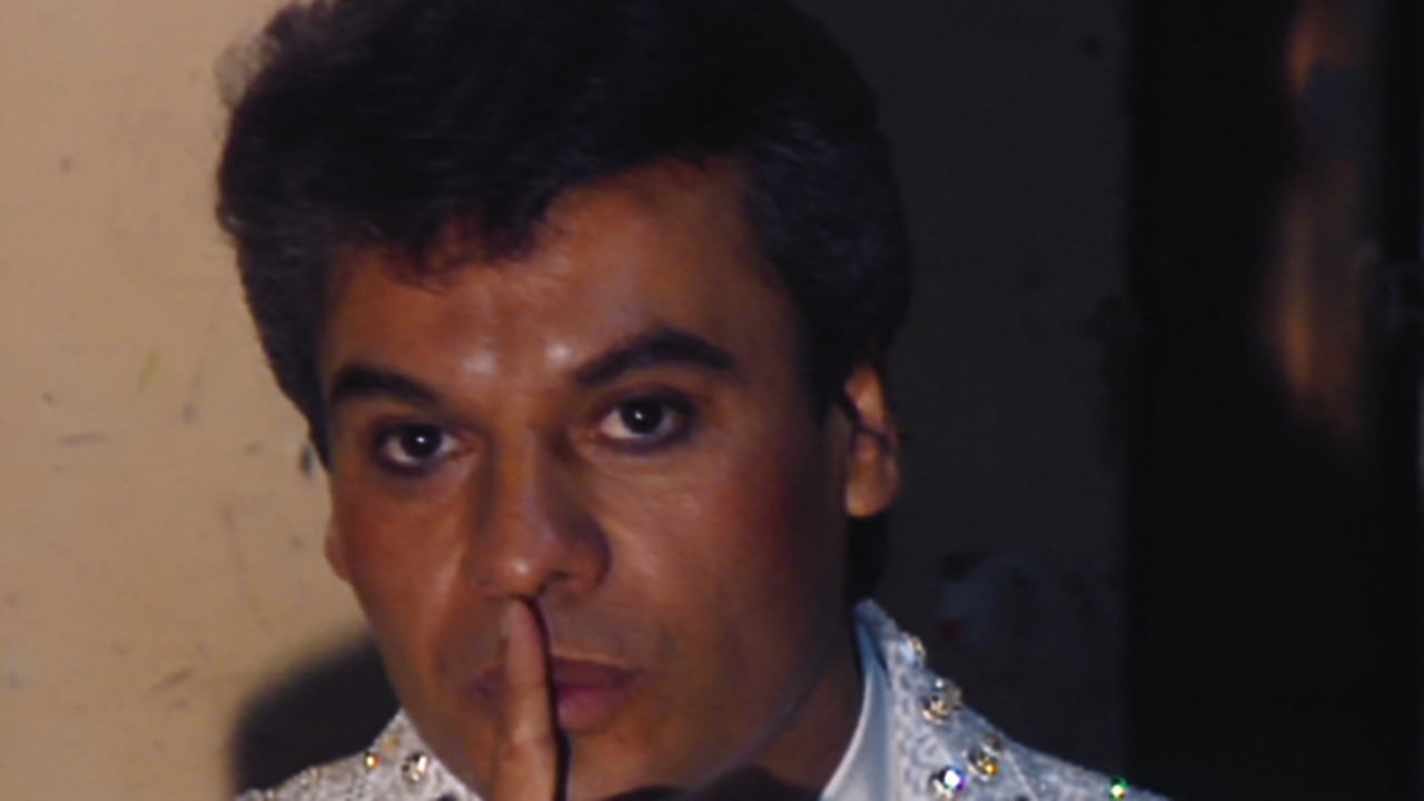 Juan Gabriel in Juan Gabriel: Debo, puedo y quiero S.1. Courtesy of Netflix / Netflix © 2025